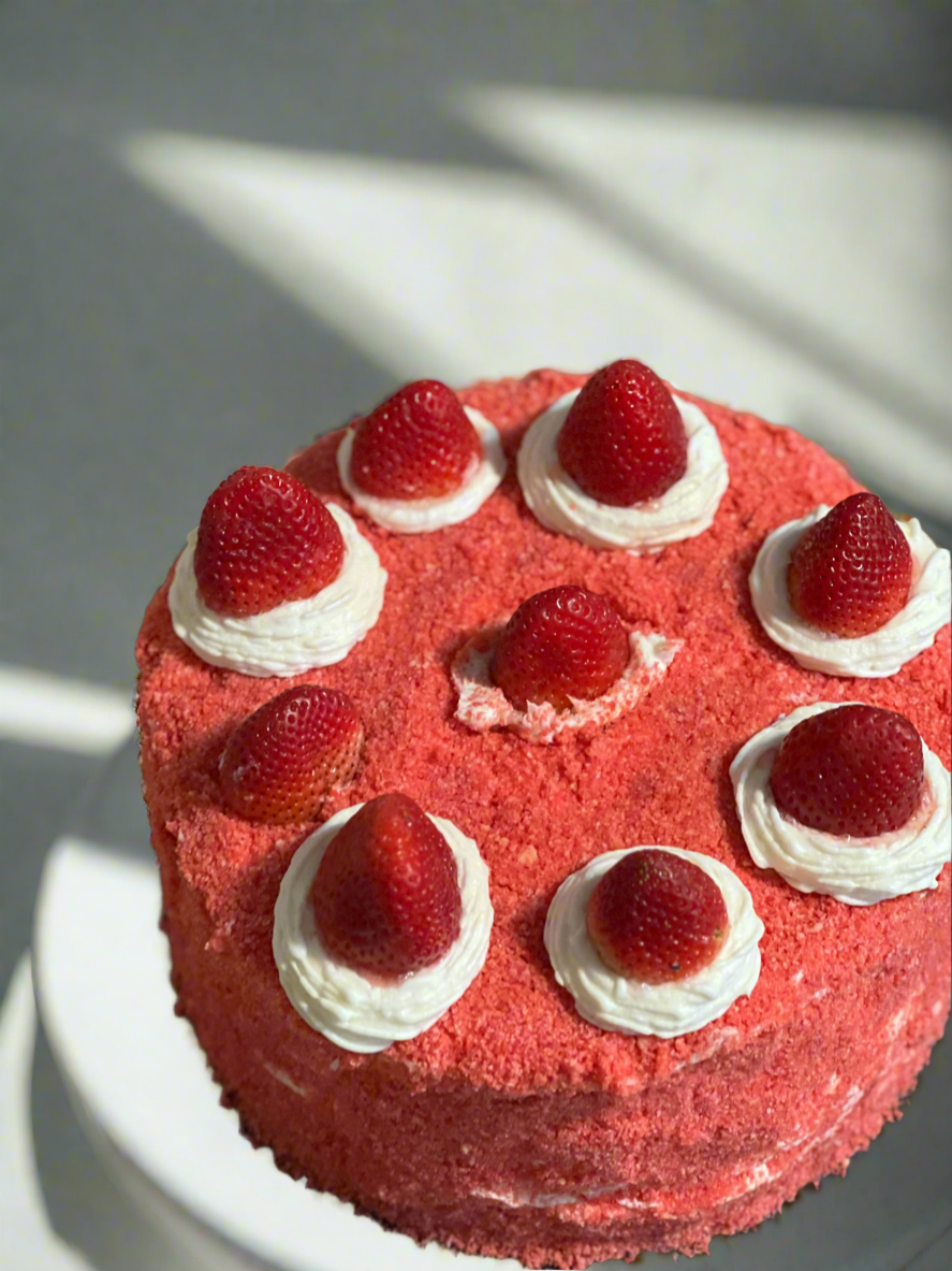 Strawberry crunch cake