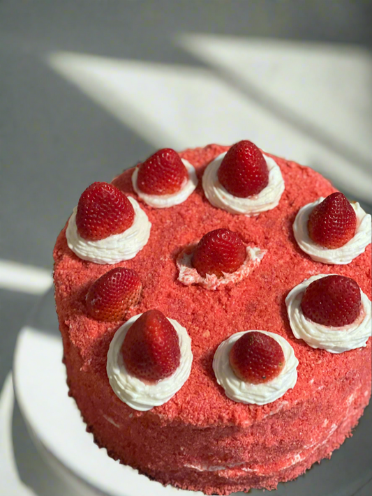 Strawberry crunch cake