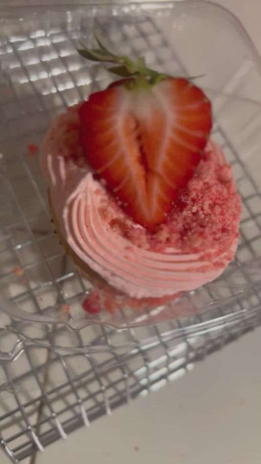Strawberry crunch cupcakes